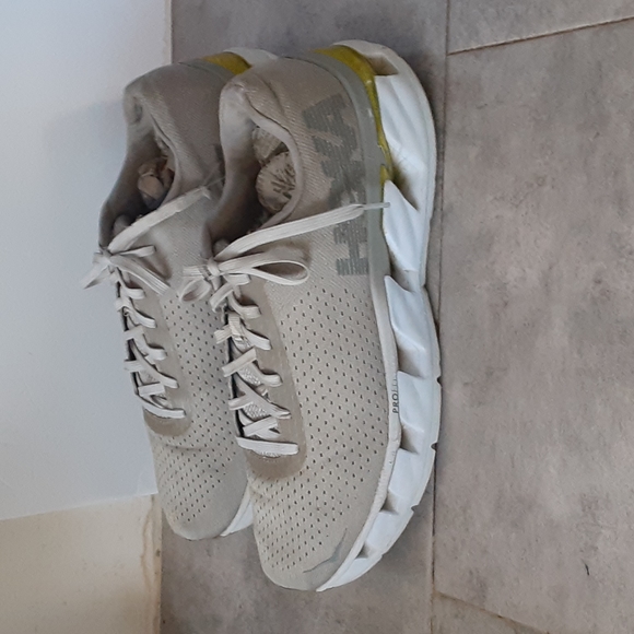 HOKA detalle pequeno ver foto cuarta - Picture 2 of 5